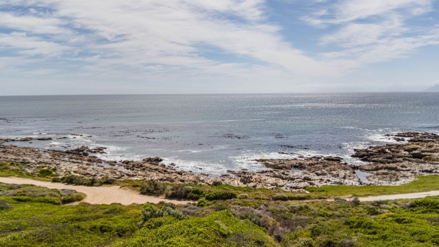 4 Bedroom Property for Sale in Perlemoenbaai Western Cape